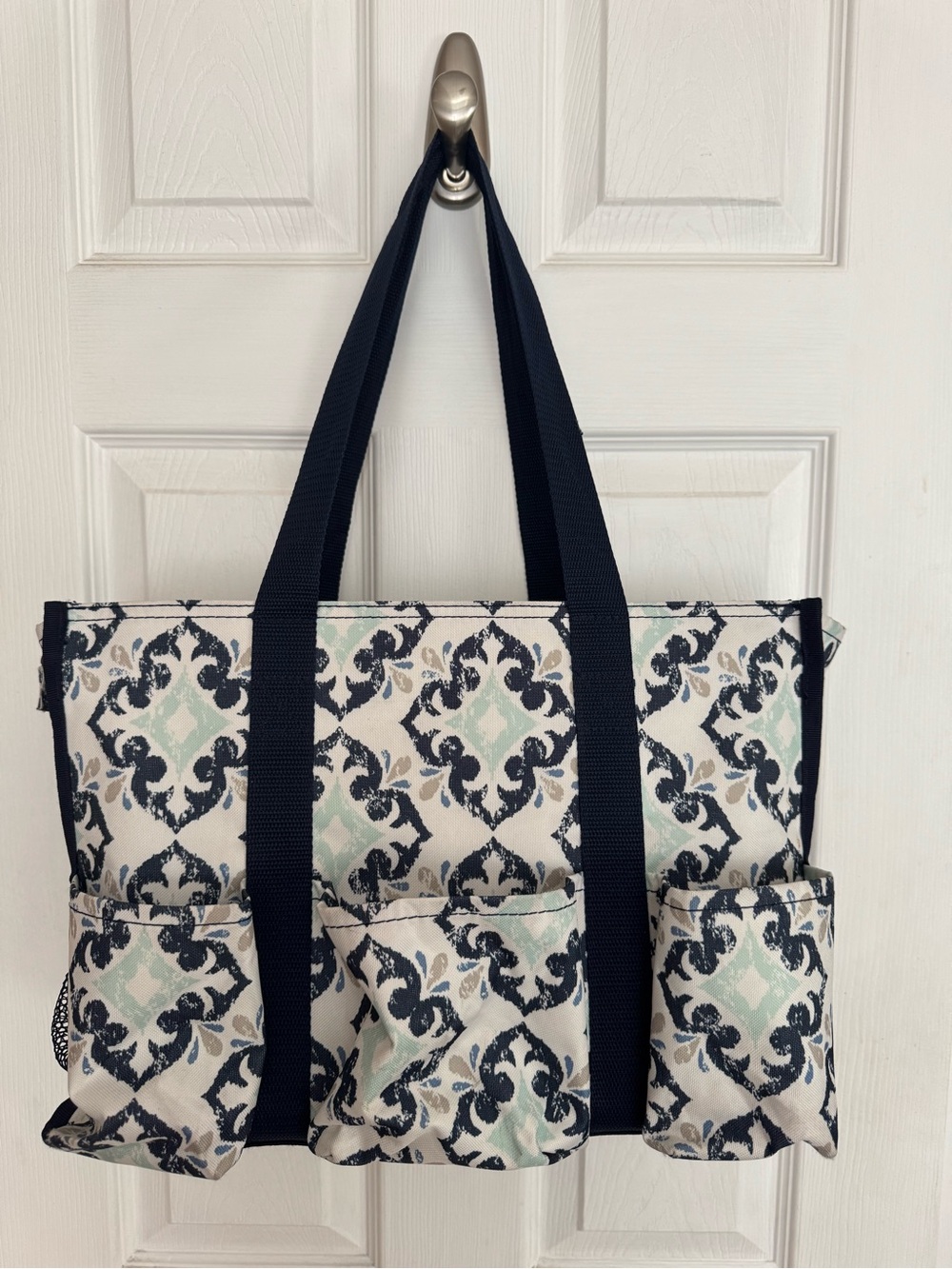 thirty-one Tote with Navy Pattern and Straps